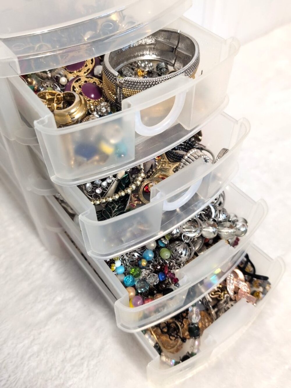 Lot of Mixed Women's Jewelry Variety of Costume/Fashion/Vintage/Modern w/ Case